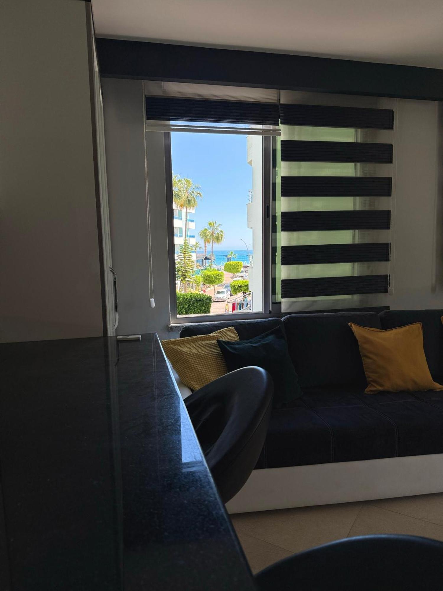 Sa Apartments! Beachfront Apartment With Sea View & Pool Аланя Стая снимка