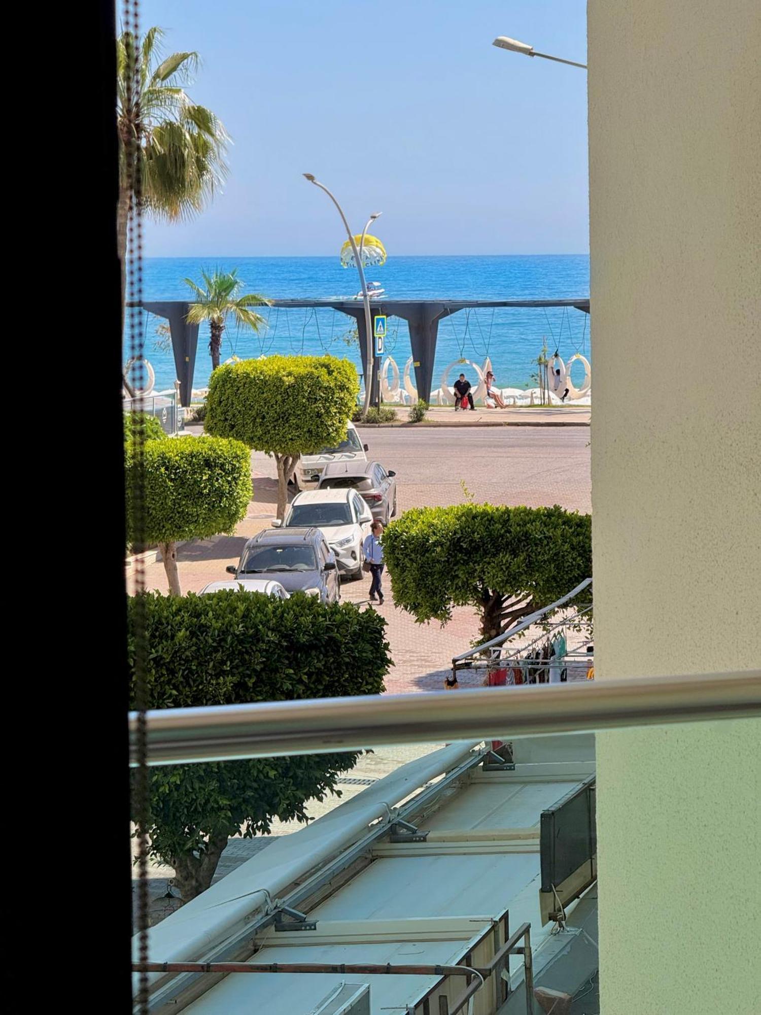 Sa Apartments! Beachfront Apartment With Sea View & Pool Аланя Екстериор снимка